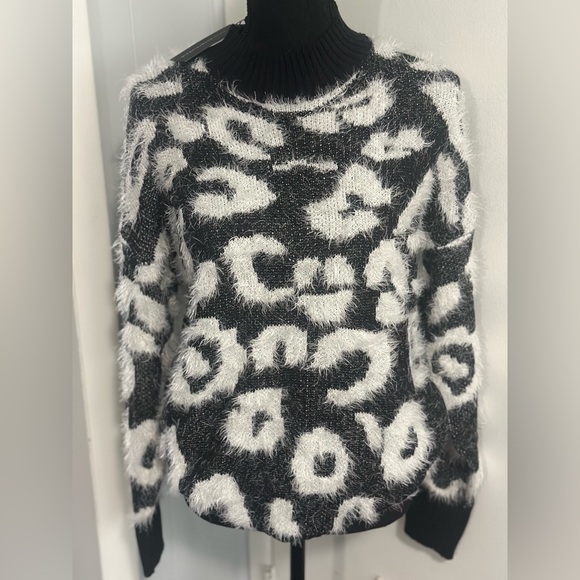 Wednesday’s Girl Leopard Print Sweater NWT - Picture 1 of 4